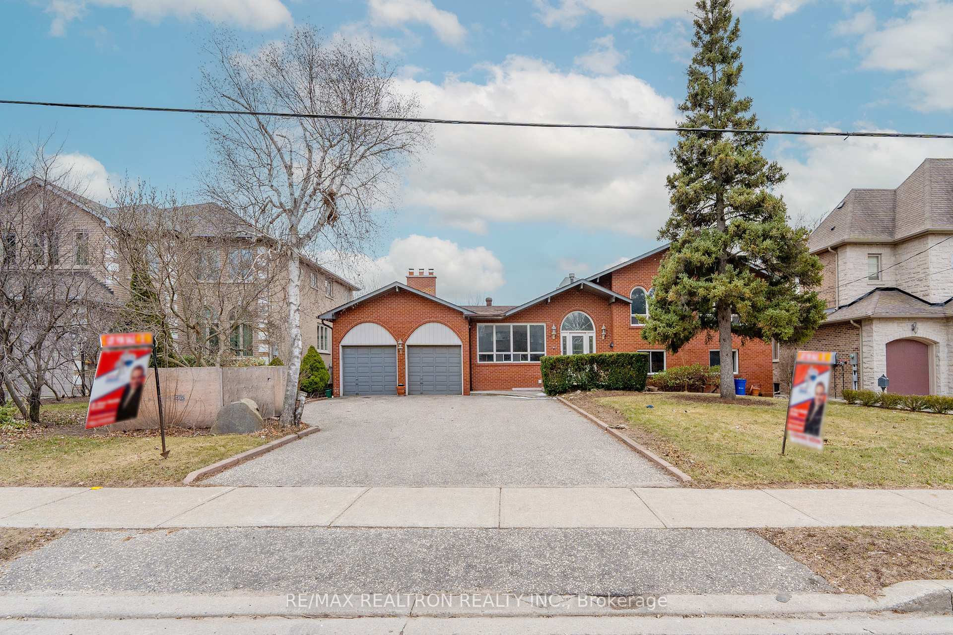 Property Photo: 209 Crestwood Road ON L4J 1A8