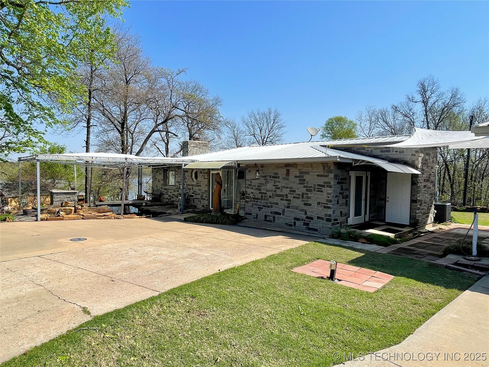 Property Photo: 72036 S 324 Road OK 74467