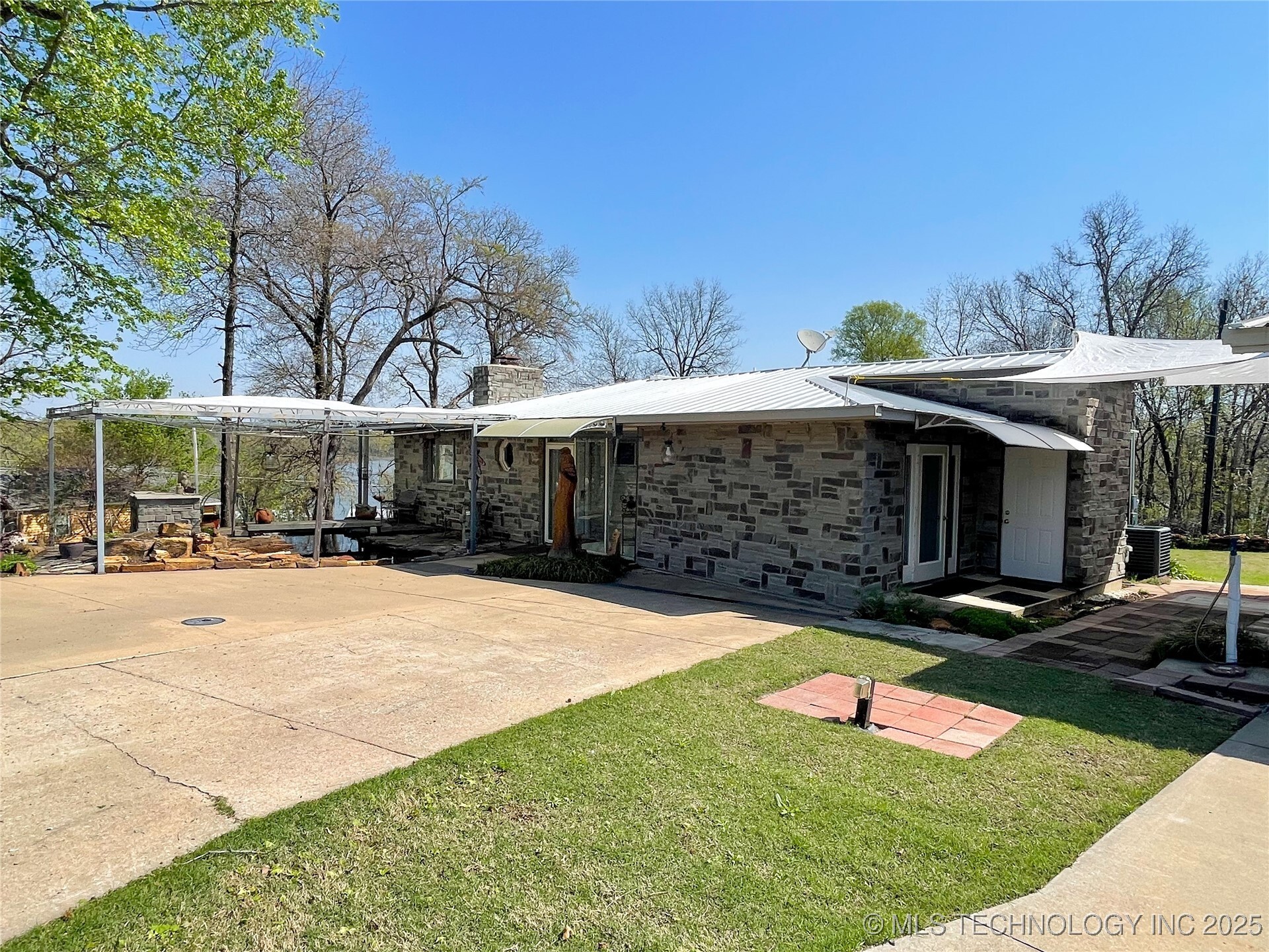 Property Photo: 72036 S 324 Road OK 74467