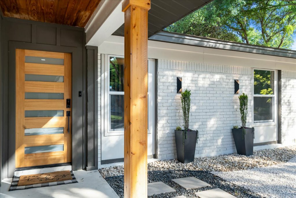 Property Photo: 8707 Honeysuckle Trail TX 78759