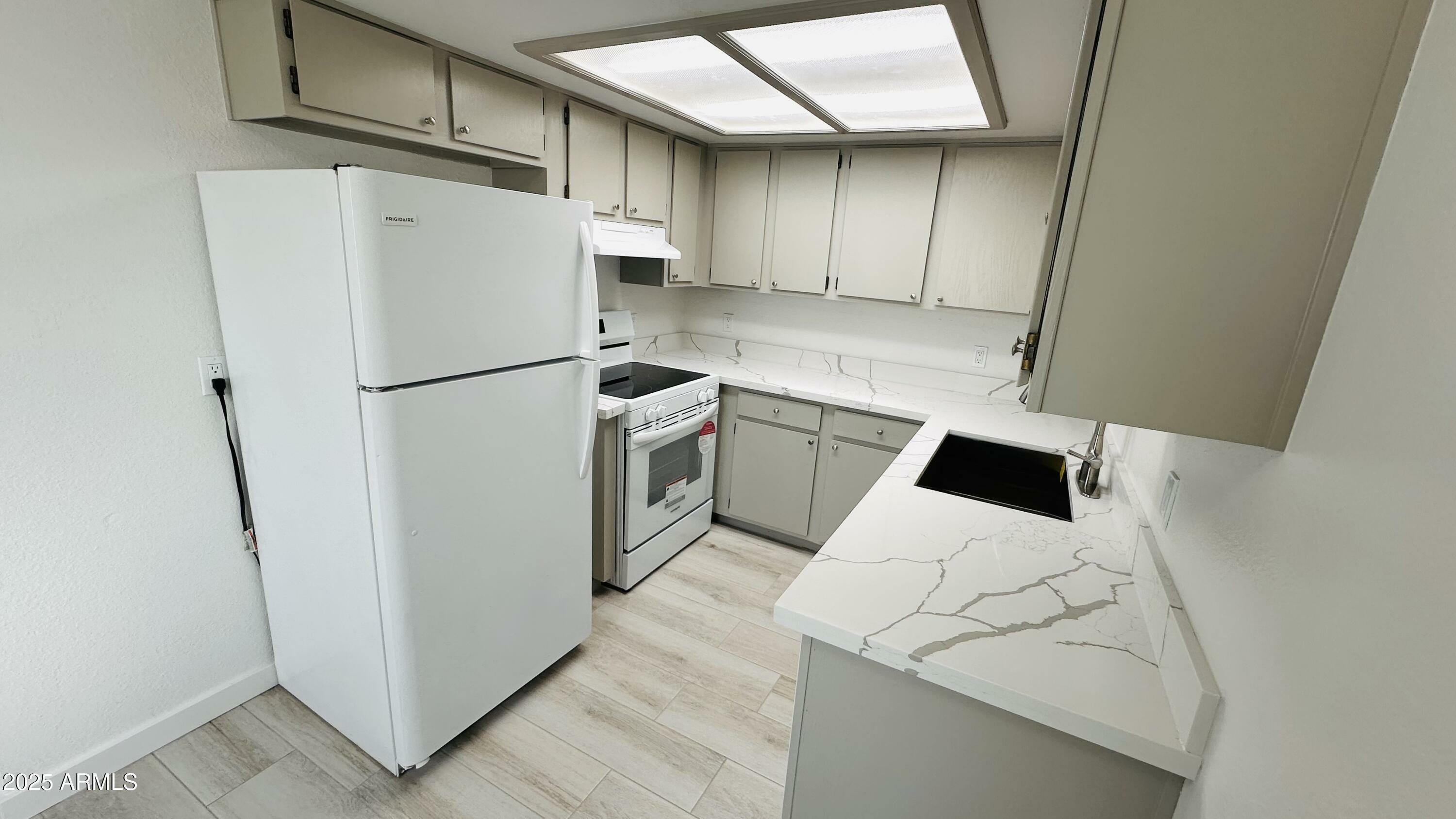 Property Photo: 1548 E 26th Lane 2 AZ 85119