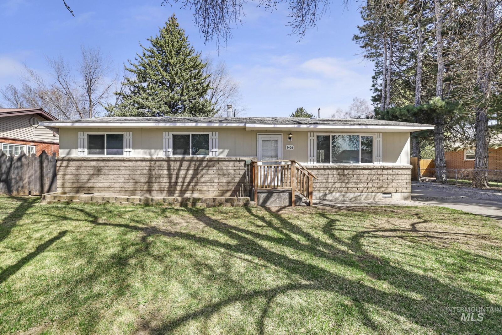 Property Photo:  1406 Olympia Dr  ID 83338 