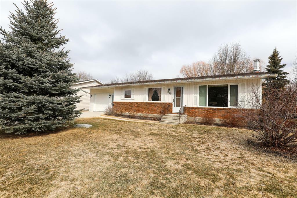 29 Coral Crescent  Steinbach MB R5G 2E5 photo