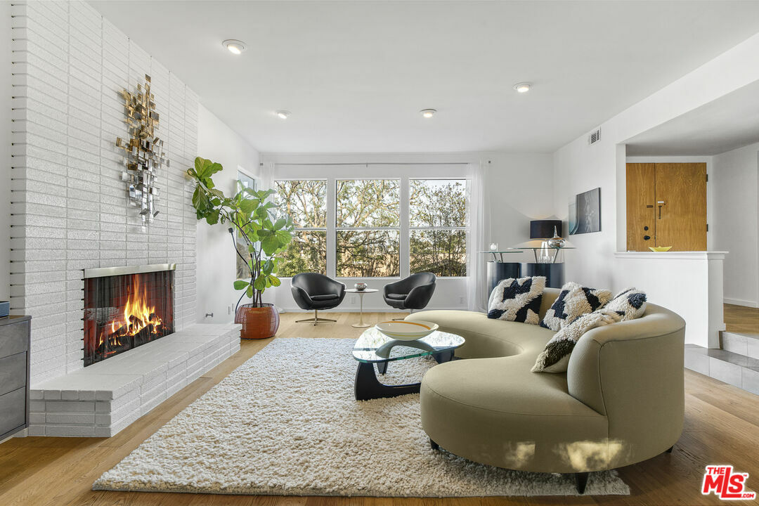 Property Photo:  4025 Weslin Ave  CA 91423 