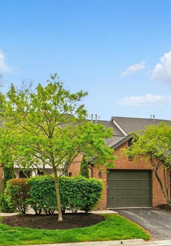 Property Photo: 5199 Willow Grove S Place OH 43017