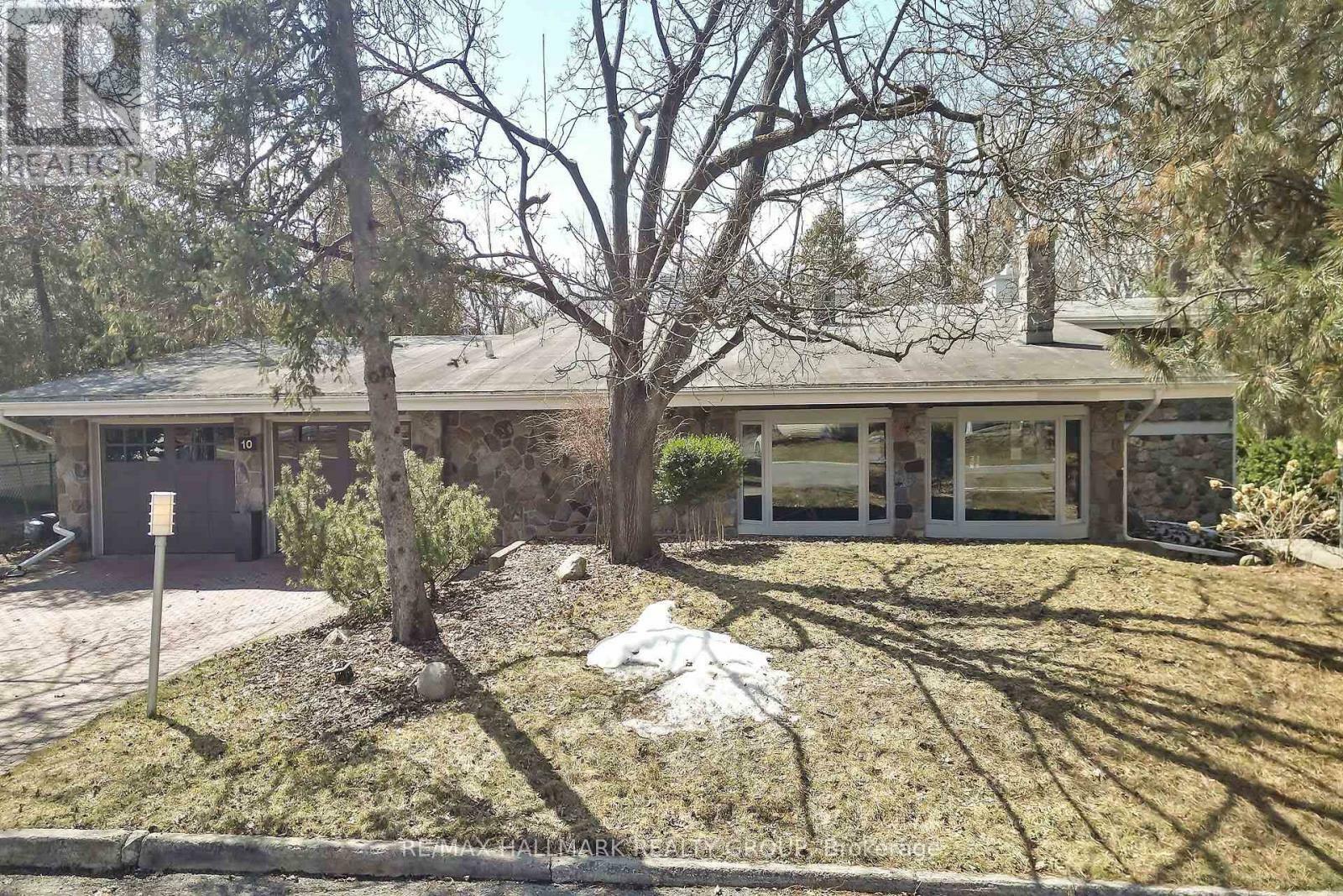 10 Qualicum Street  Ottawa ON K2H 7G8 photo