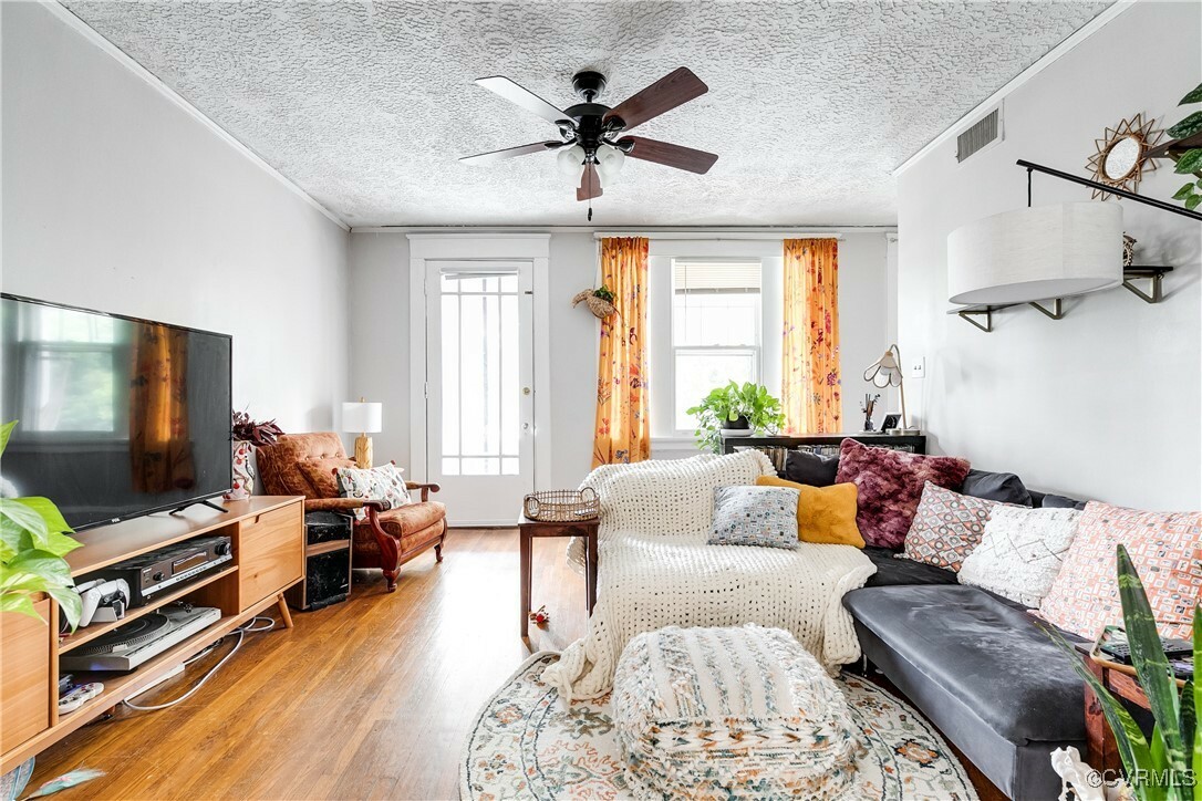 Property Photo: 8 N Colonial Avenue VA 23221