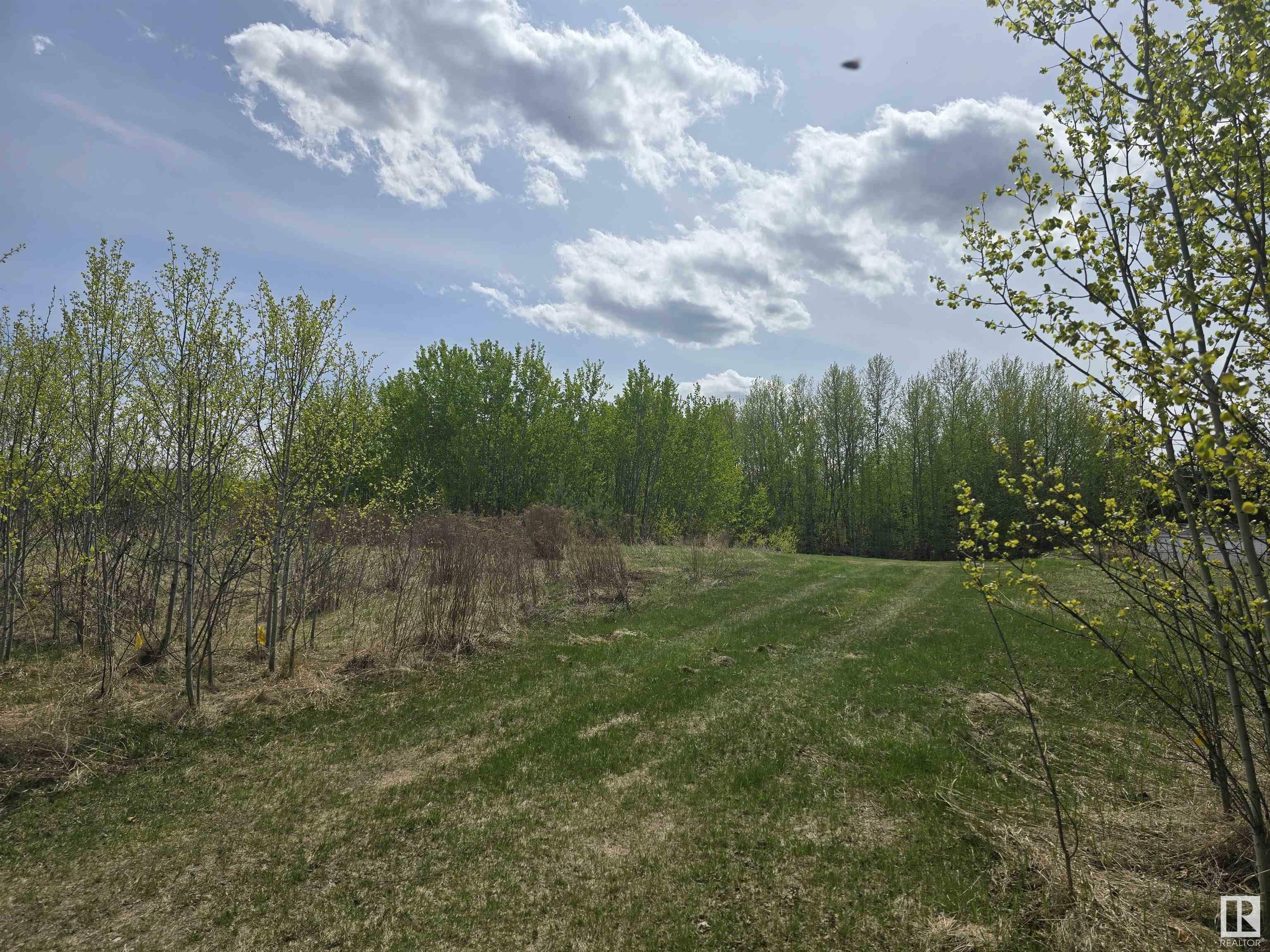 Property Photo:  487 Lakeside Drive  AB T7Z 2T7 