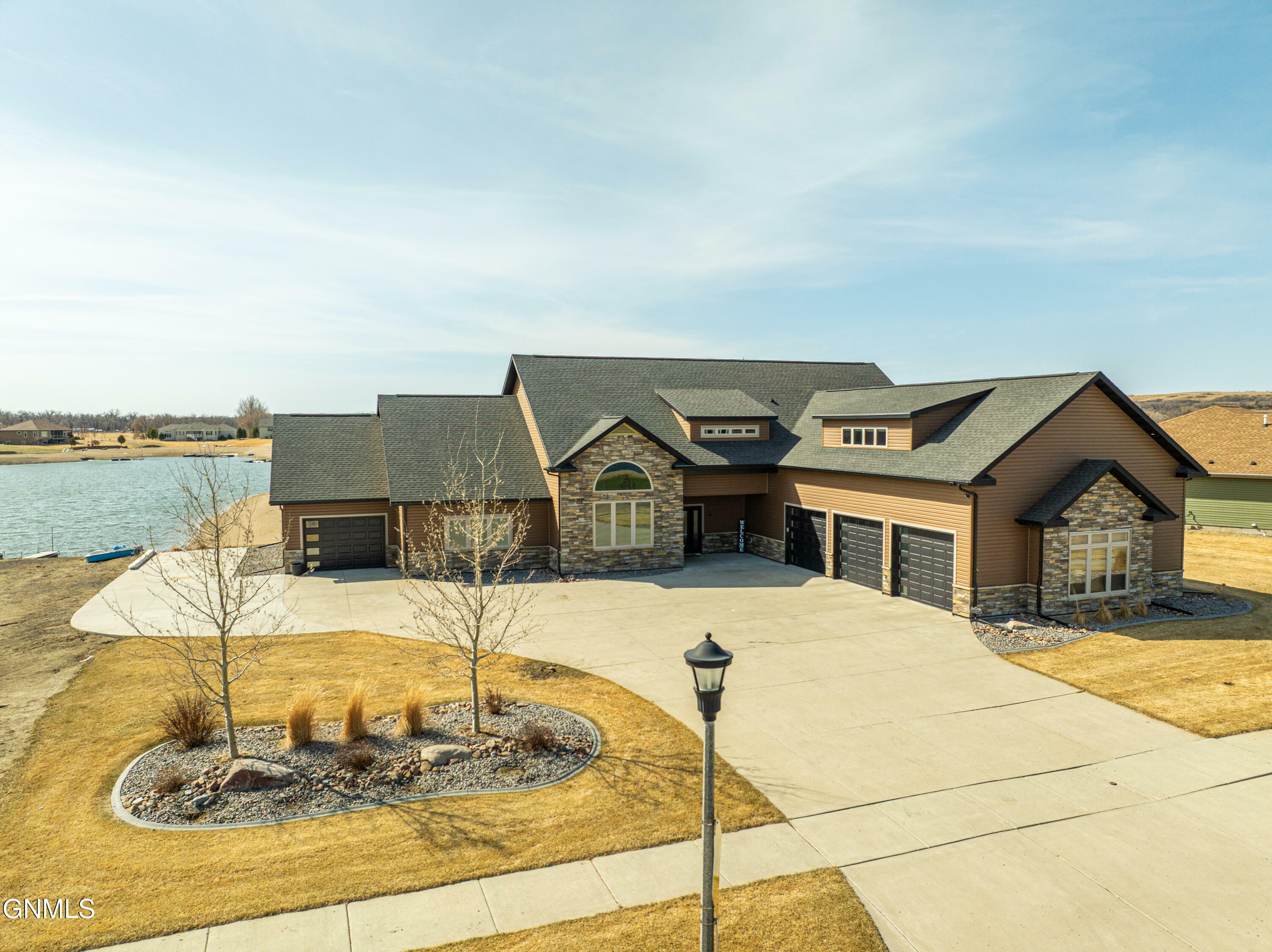 Property Photo: 3808 Lakewood Drive SE ND 58554