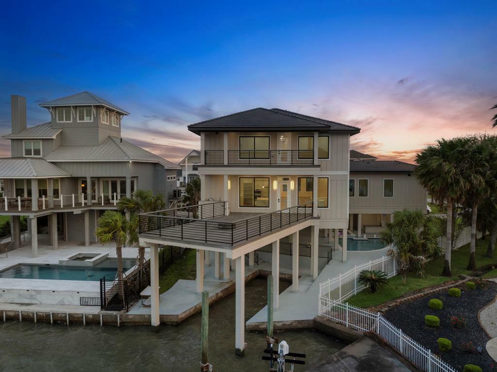 Property Photo: 1303 Oahu Drive TX 77554