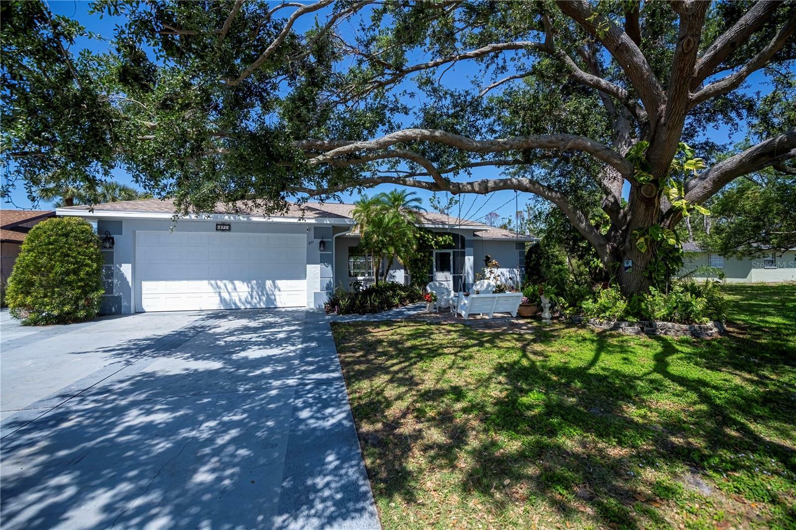 Property Photo: 271 Manor Road FL 34293