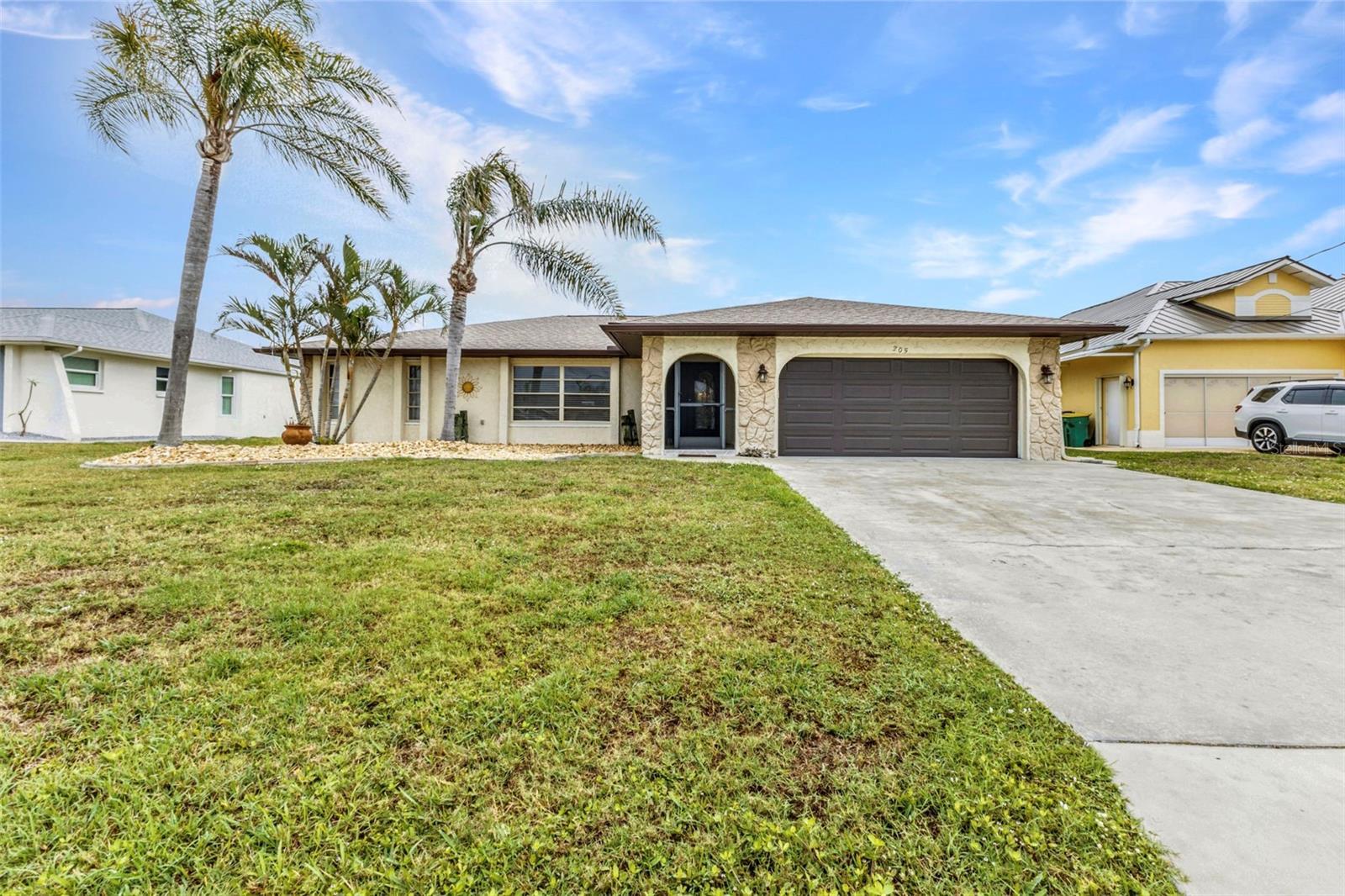 Property Photo:  205 East Tarpon Boulevard NW  FL 33952 
