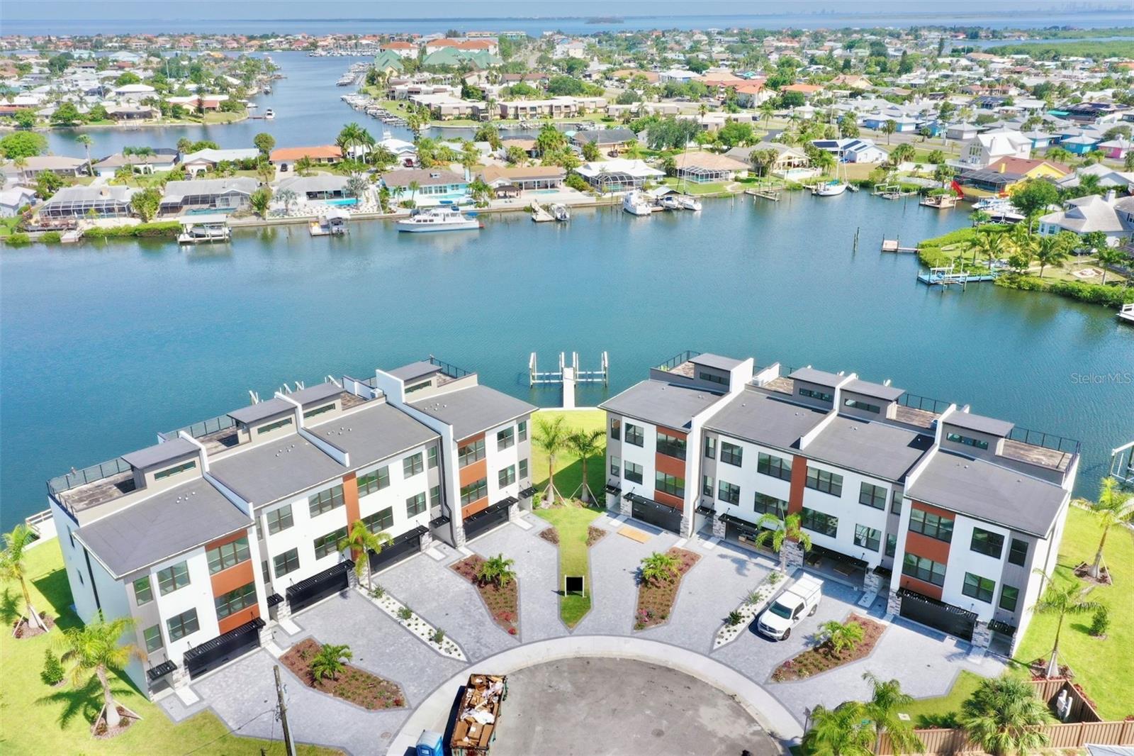 Property Photo: 772 Gran Kaymen Way FL 33572