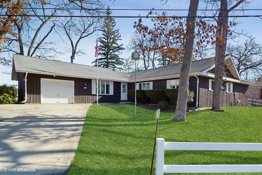 Property Photo: 8115 W Lakeshore Dr WI 53105