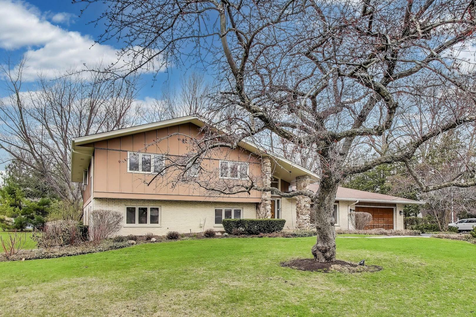 Property Photo:  2268 N Circle Drive  IL 60067 