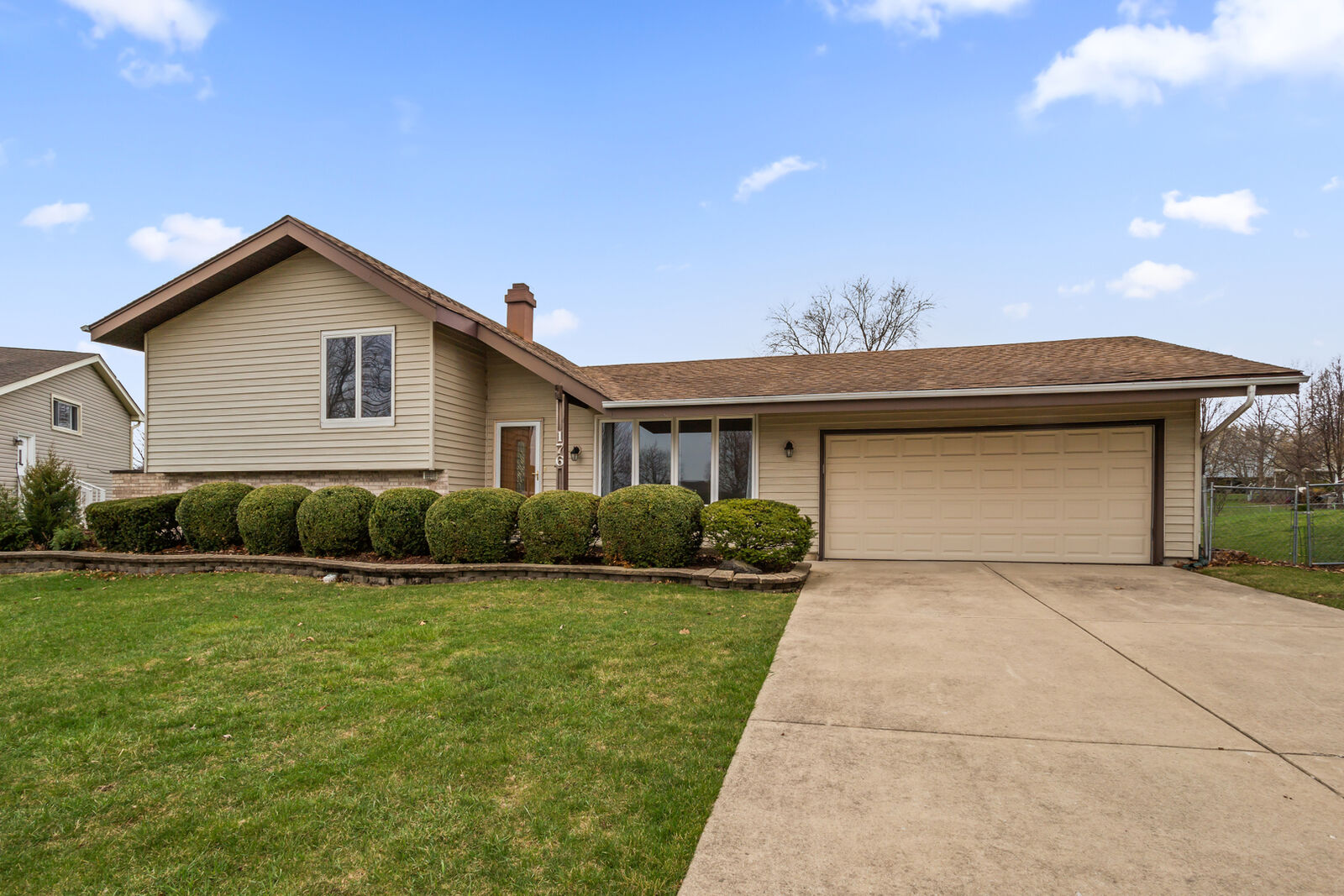 Property Photo: 176 Royce Drive IL 60108