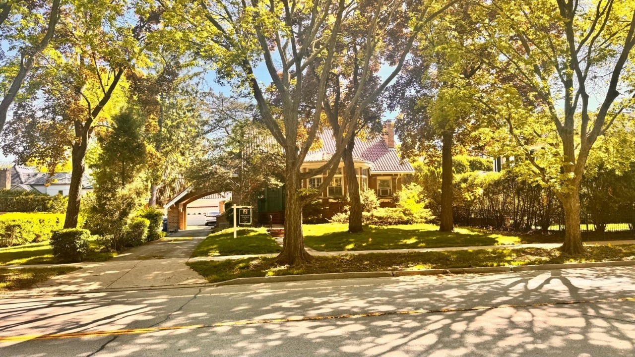 Property Photo: 1112 Sheridan Road IL 60091