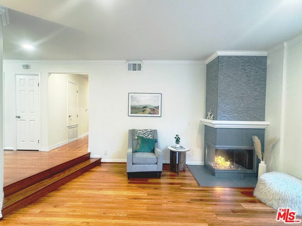 Property Photo: 14271 Dickens Street 102 CA 91423