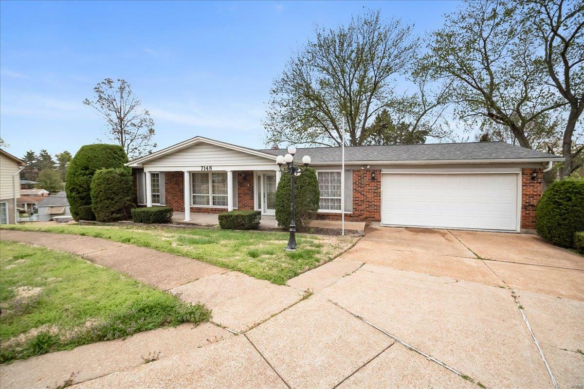 Property Photo: 7148 Hollymont Drive MO 63123