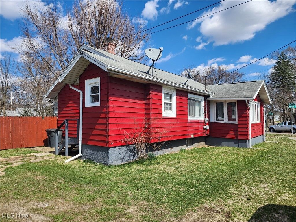 Property Photo: 2190 East Avenue OH 44314