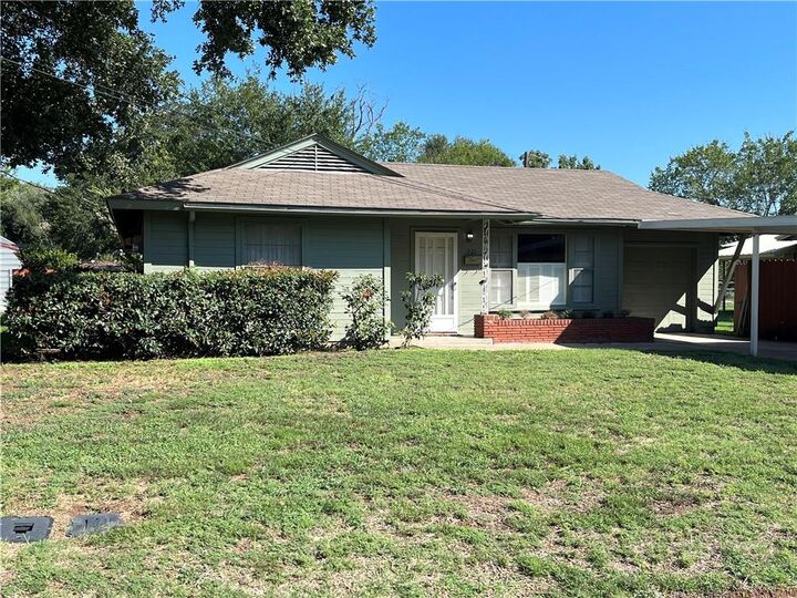 921 E Evergreen Street  Mexia TX 76667 photo