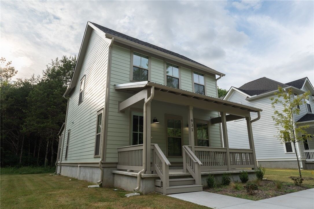 Property Photo:  931 S Waxflower Avenue  AR 72701 