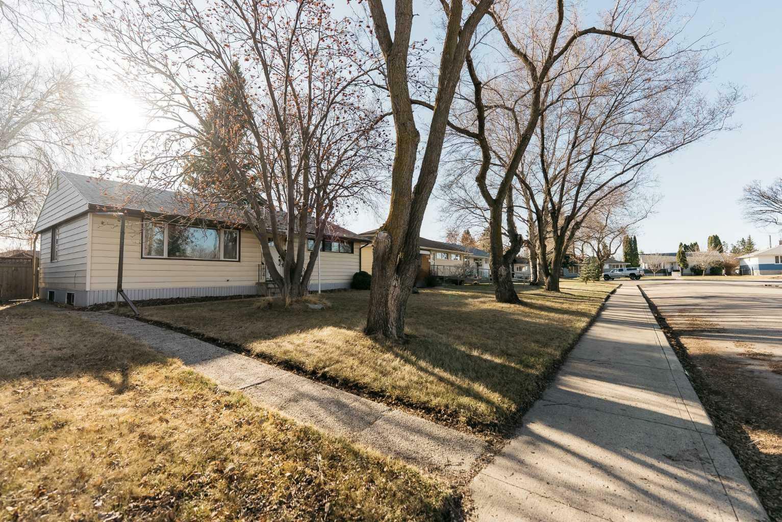 Property Photo: 4009 41 Avenue AB T4N 2X9