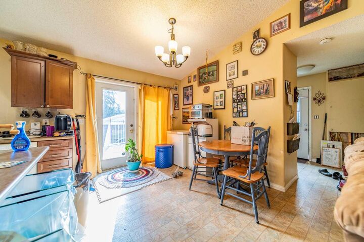 Property Photo: 402 Queen Street AB T0B 0V0