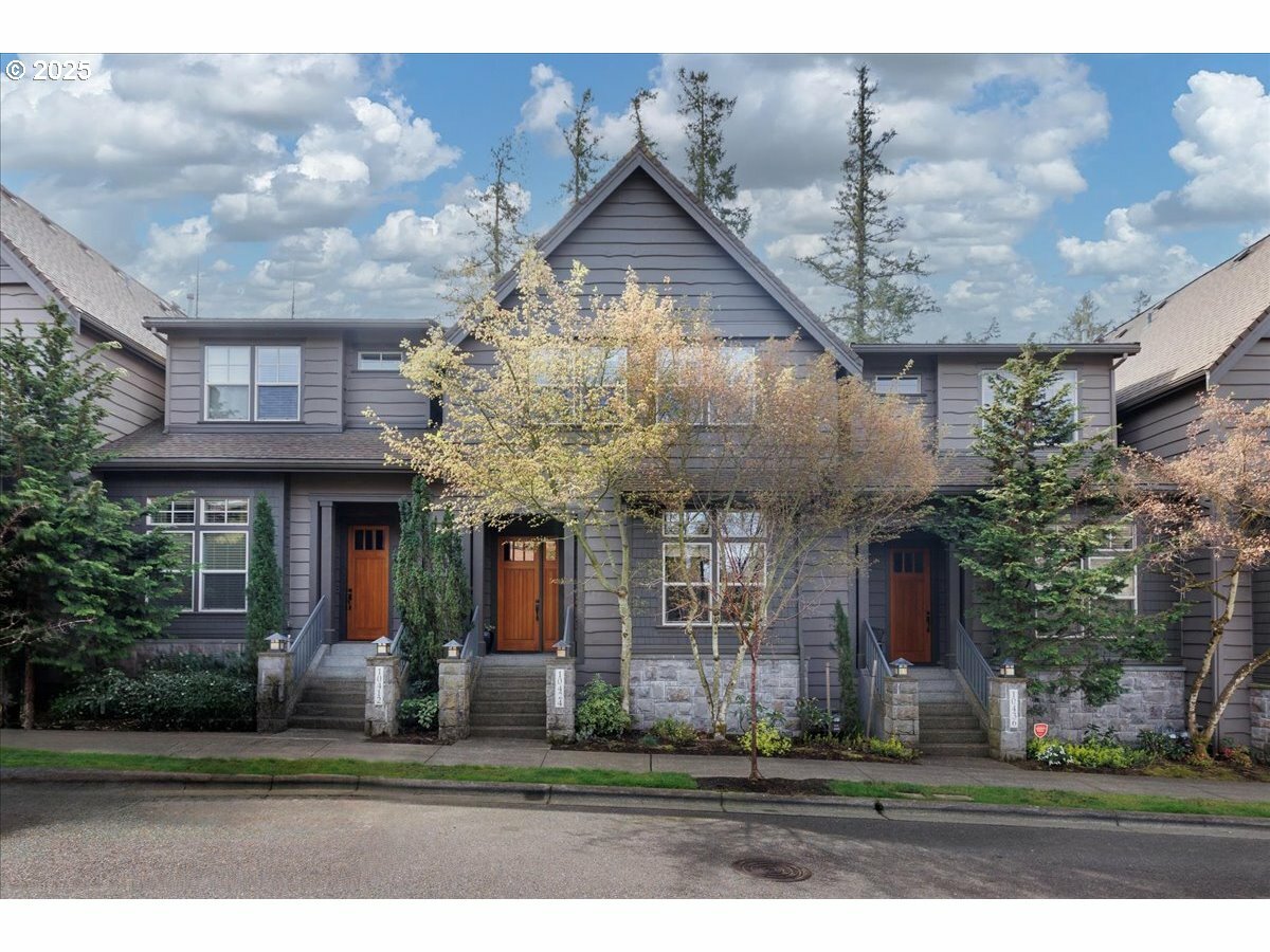 Property Photo: 10424 SW Windwood Way OR 97225