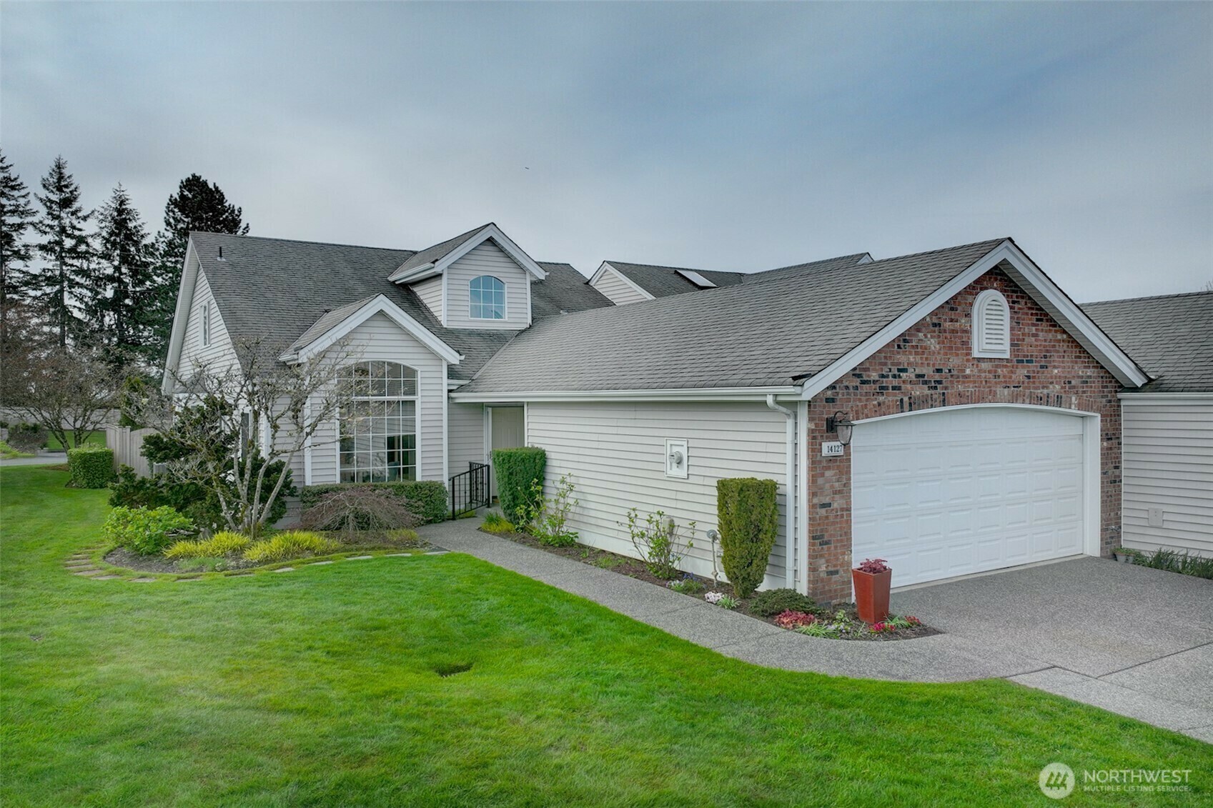 Property Photo: 14127 SE 238th Lane WA 98042