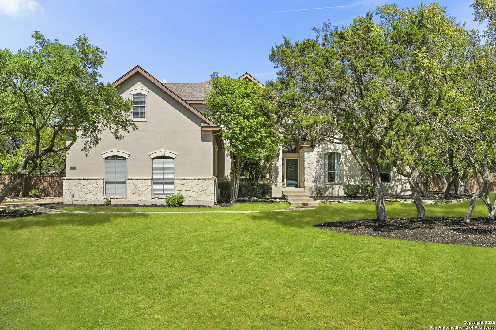 Property Photo: 915 Foxton Dr TX 78260