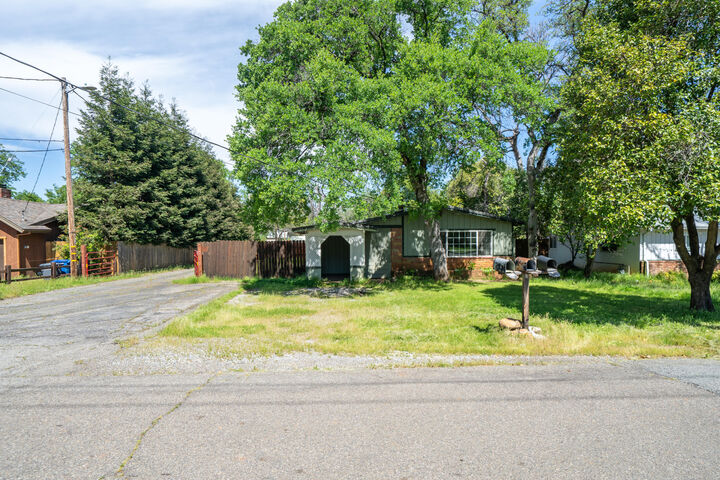 Property Photo: 1440, 1444 Oakdale Lane CA 96002
