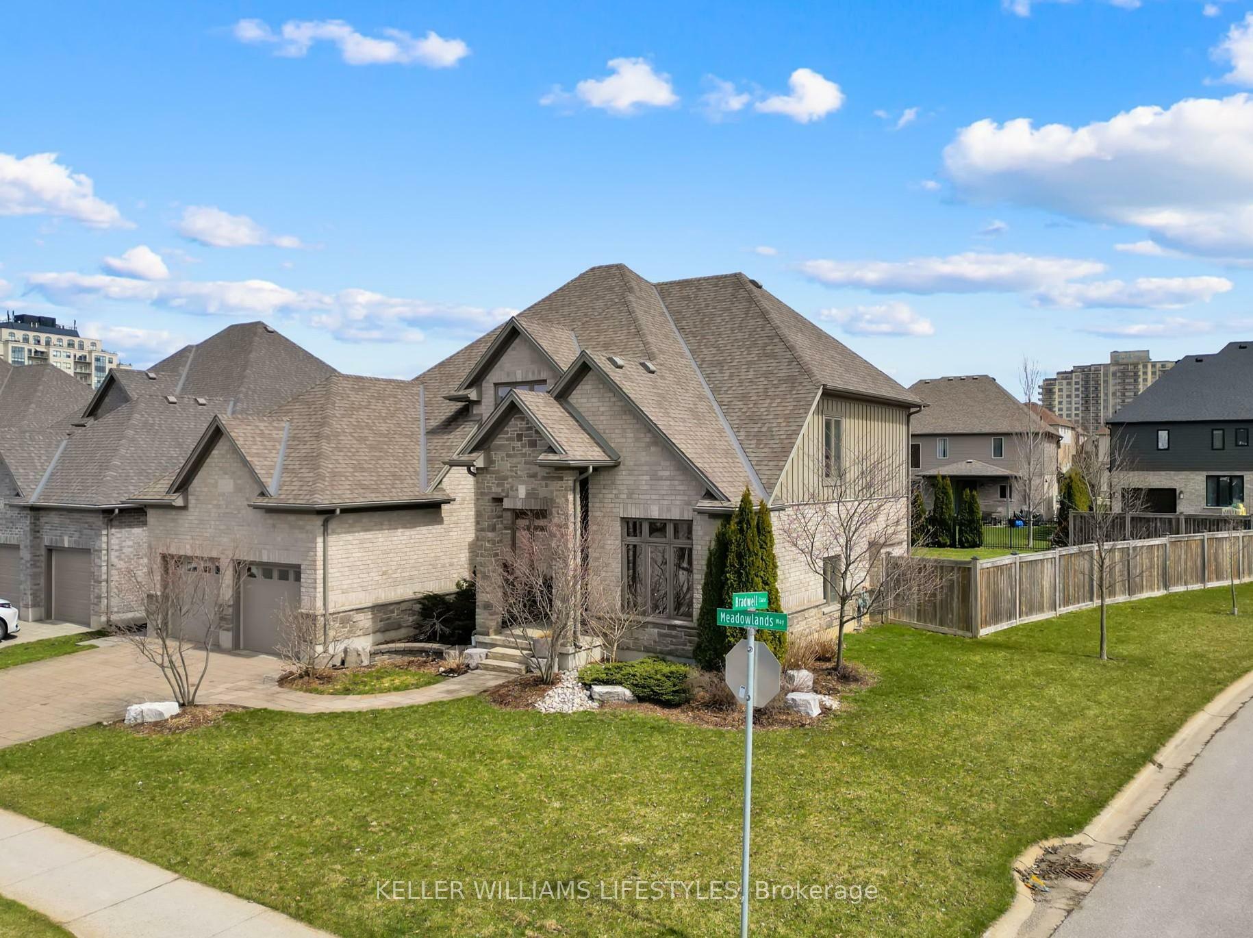 Photo de la propriété: 2348 Meadowlands Way ON N6G 5L8