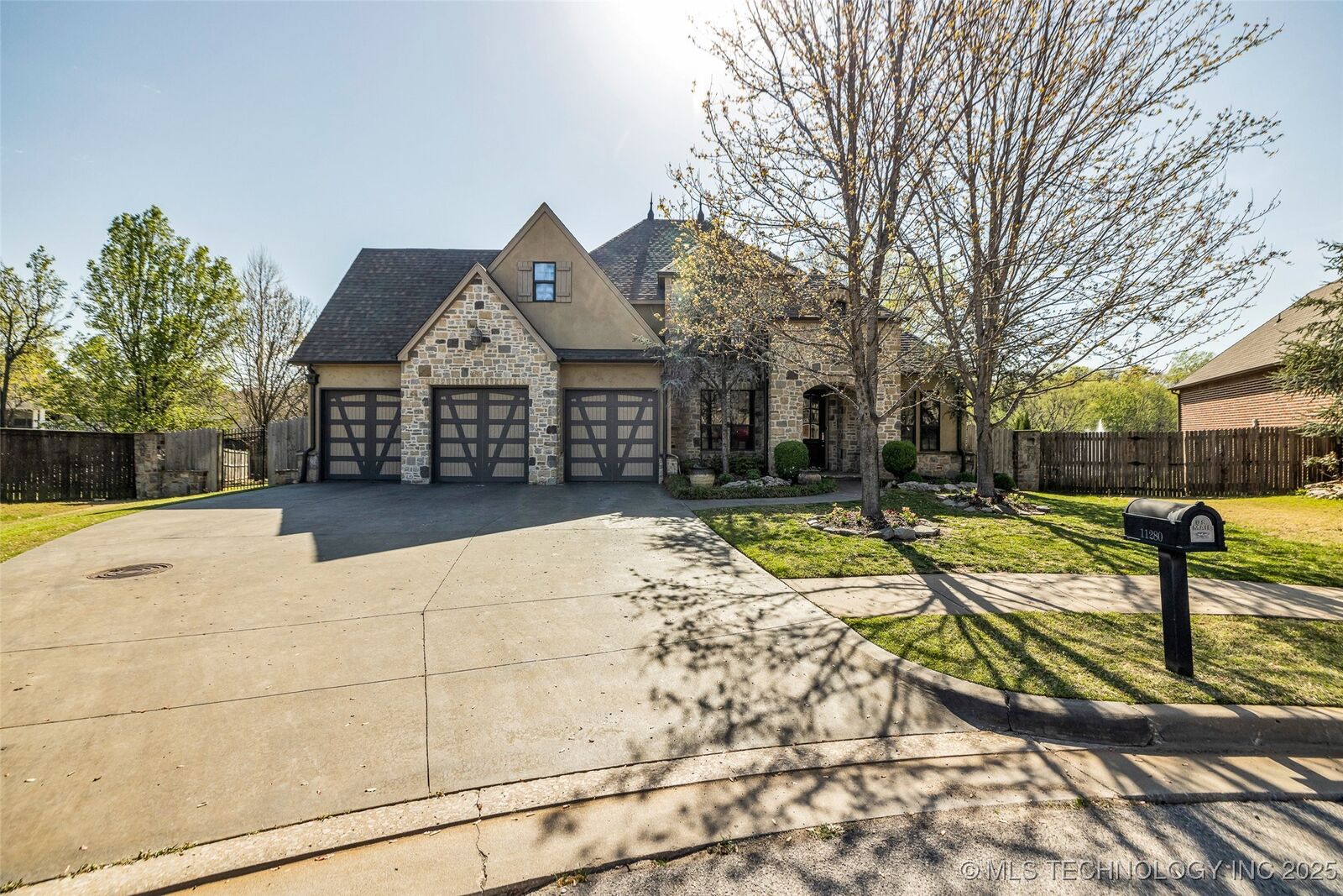 Property Photo:  11280 S 72nd  OK 74008 