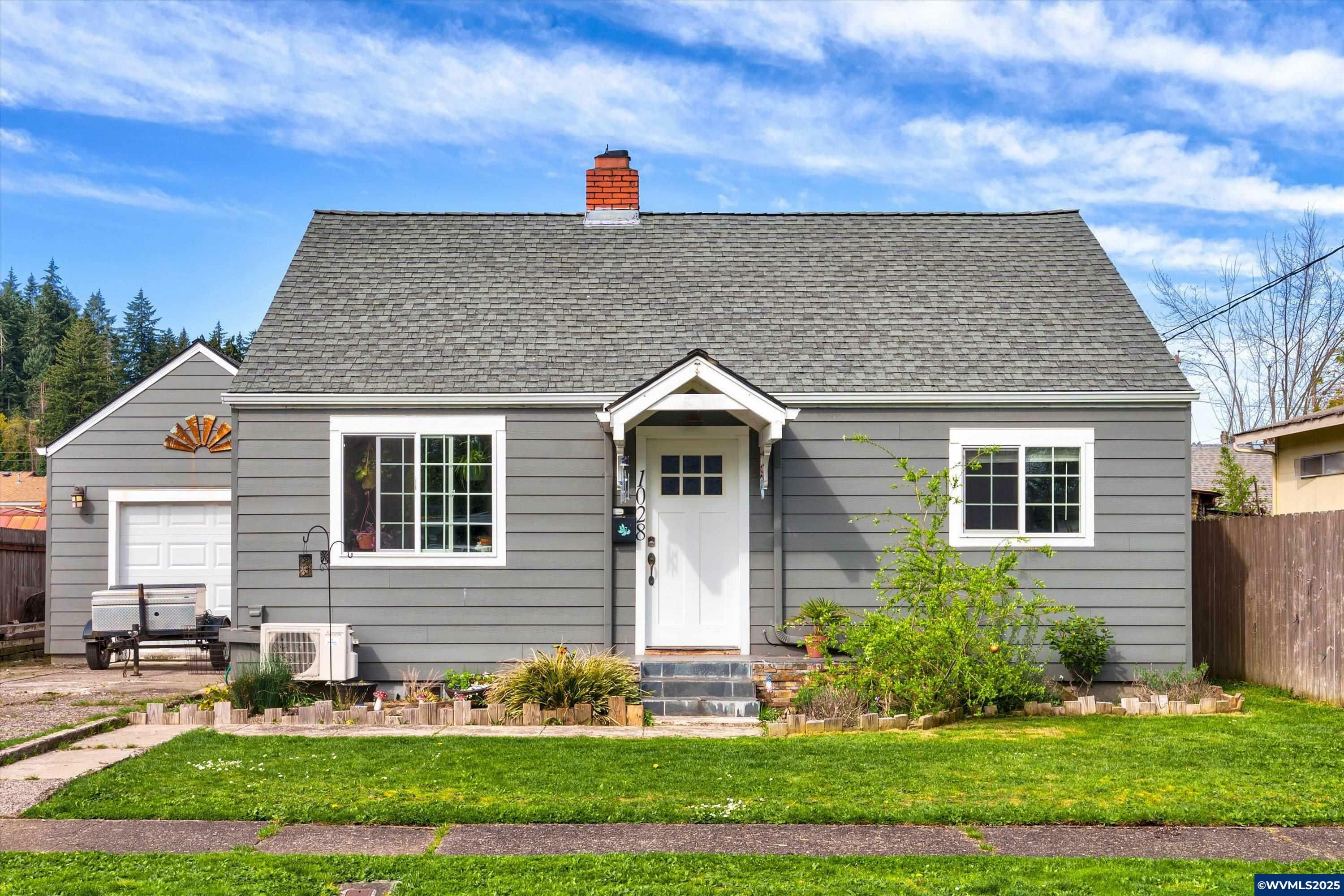 Property Photo: 1028 4th Av OR 97386