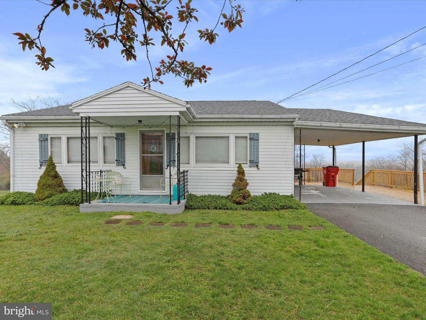 Property Photo: 761 Fairview Drive WV 25411