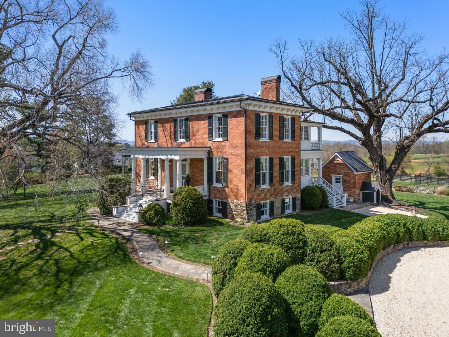 Property Photo: 7064 Young Road VA 20198