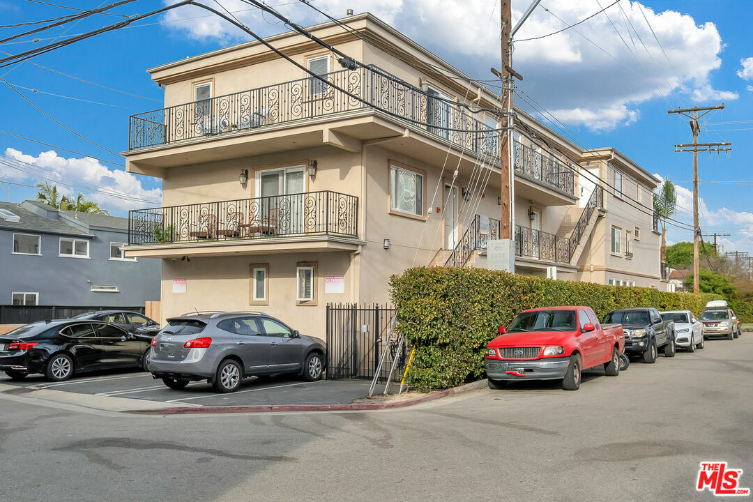 Property Photo: 3000 Grand Canal CA 90291