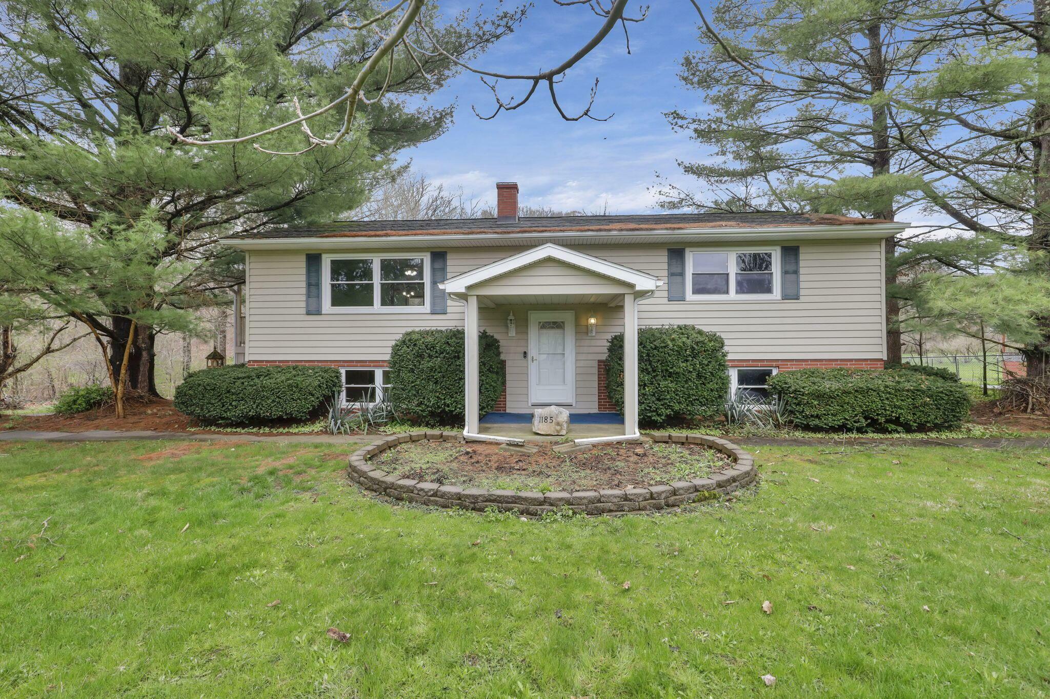 Property Photo: 1185 McGrery SE Road OH 43130