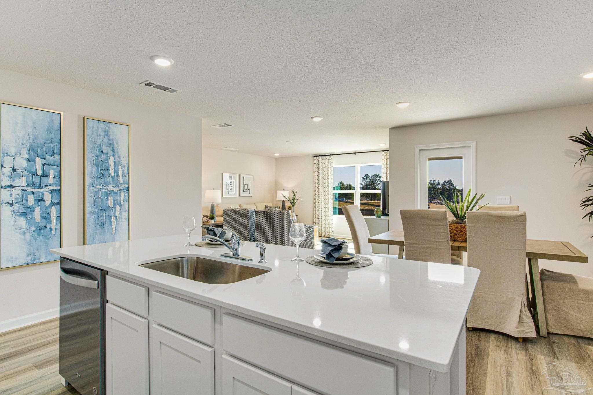 Property Photo: 5419 Torchwood Drive FL 32531