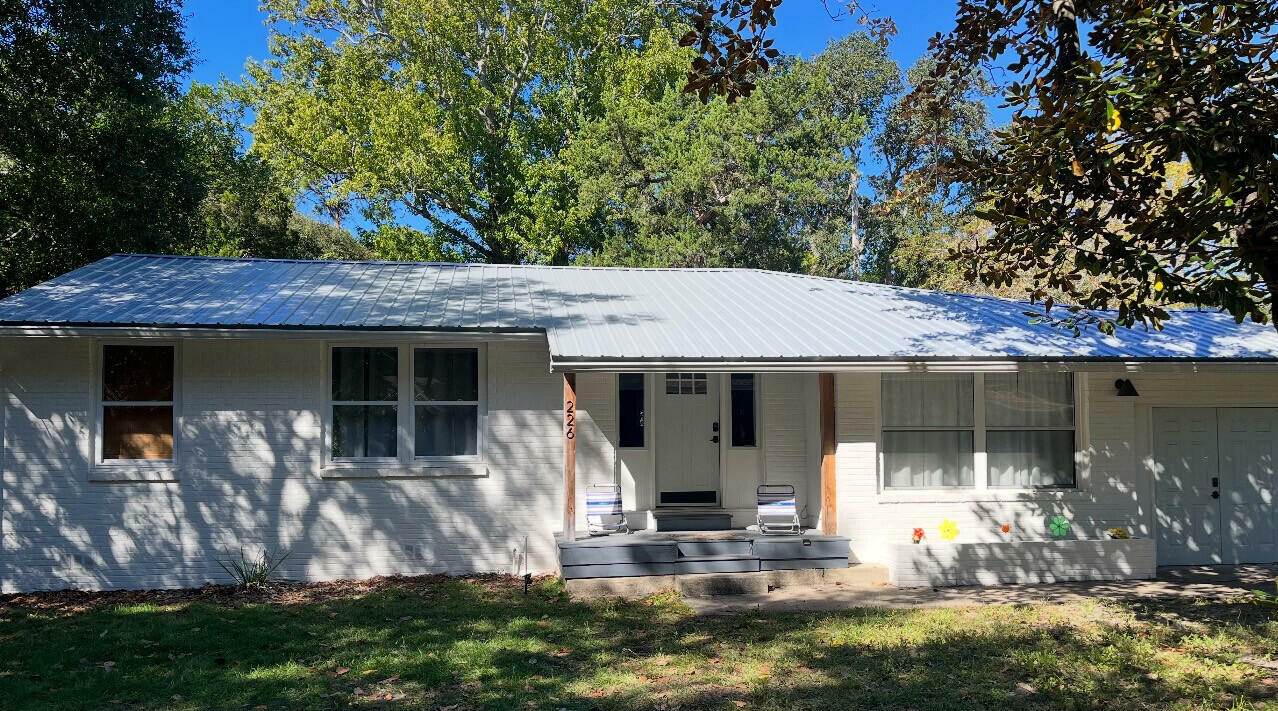 Property Photo: 226 Bradley Drive FL 32547