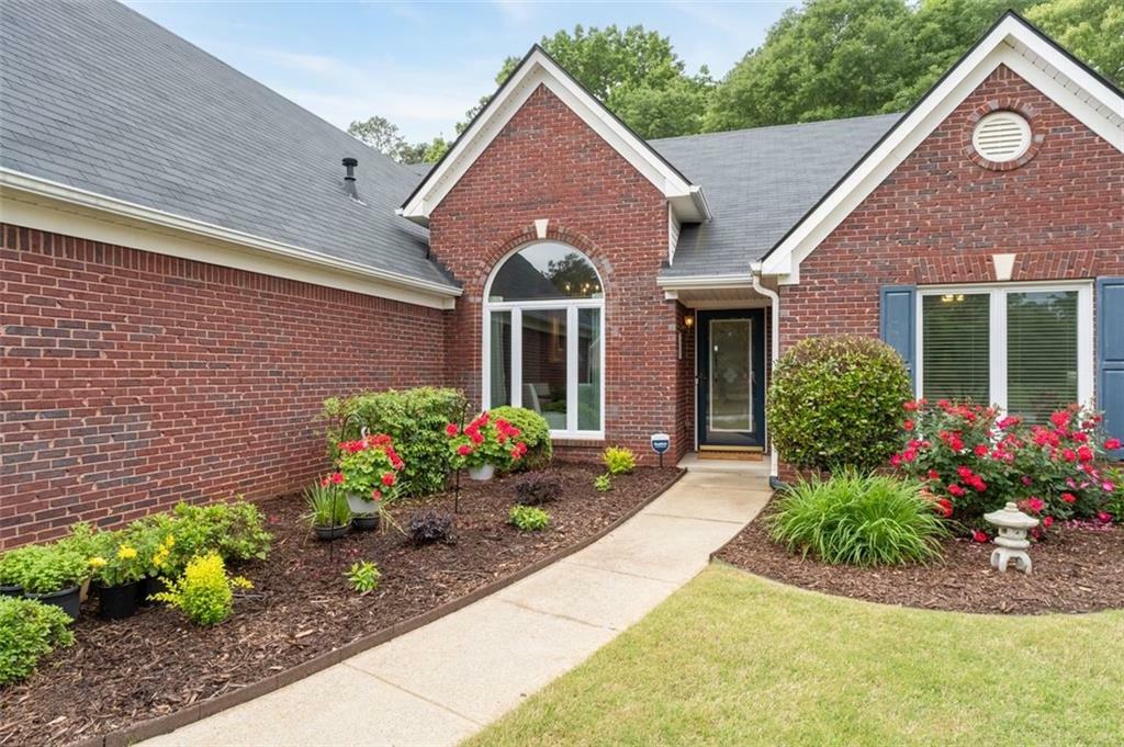 Property Photo: 1031 Ludwick Way GA 30046