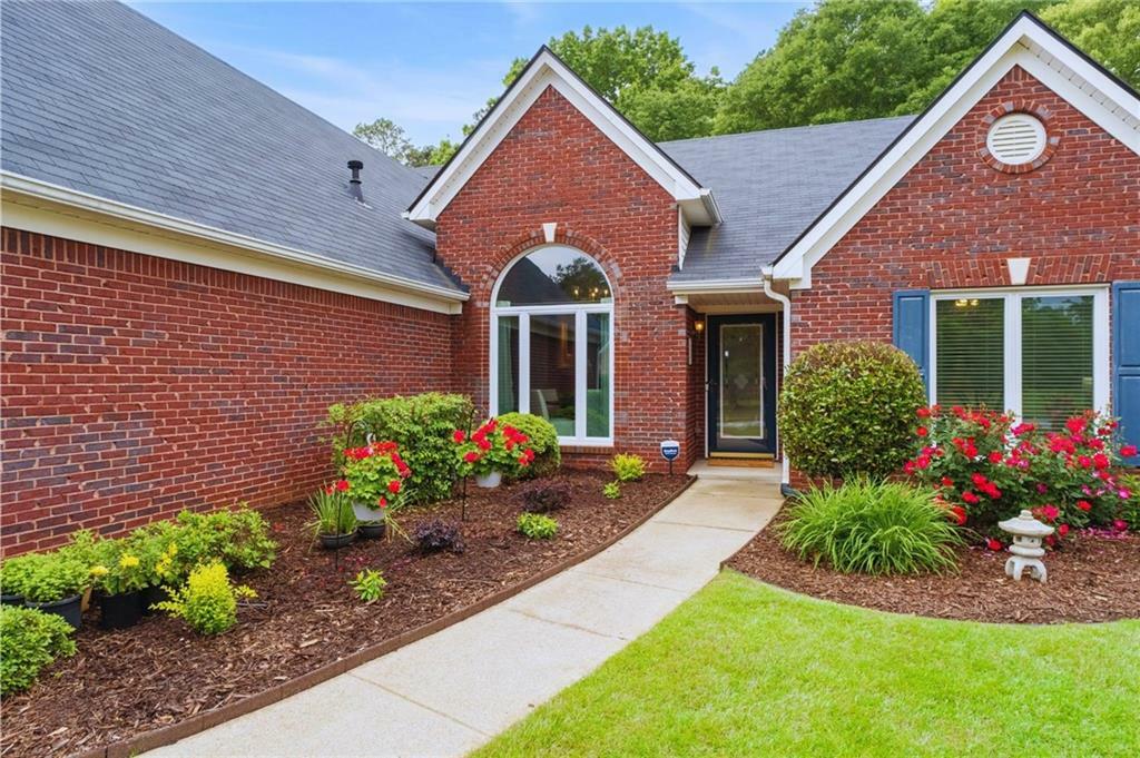 Property Photo: 1031 Ludwick Way GA 30046