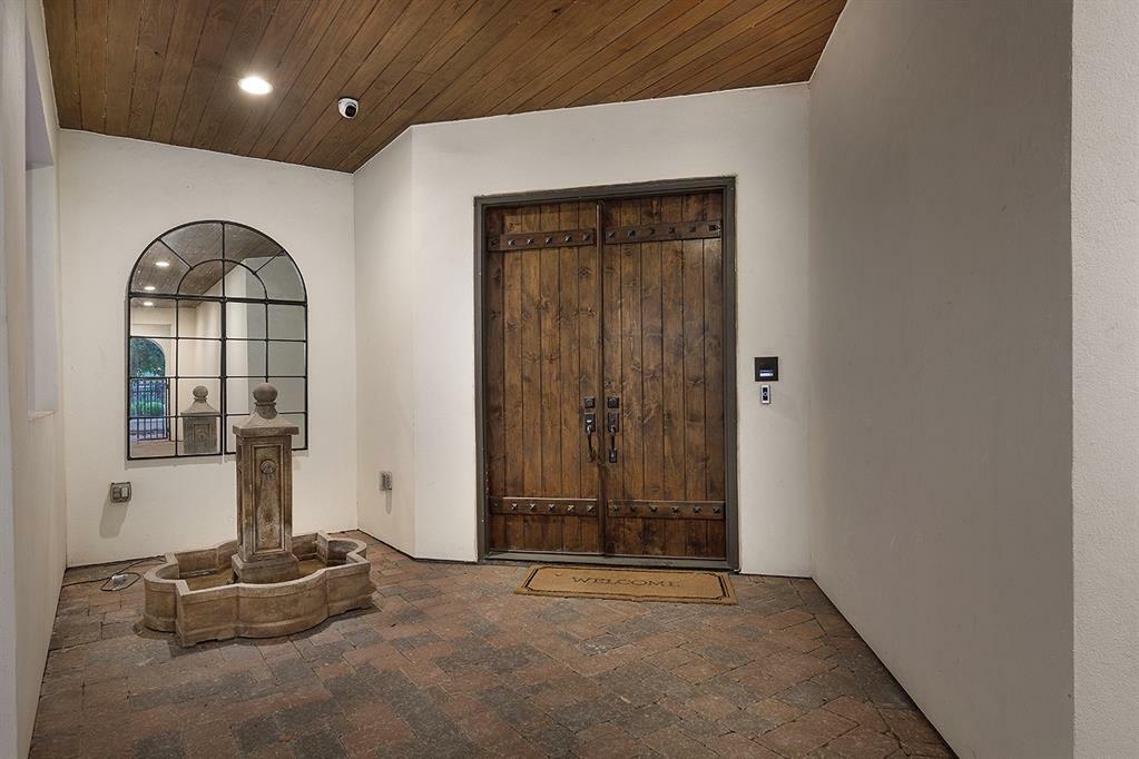 Property Photo: 42 Lakeside Cove TX 77380