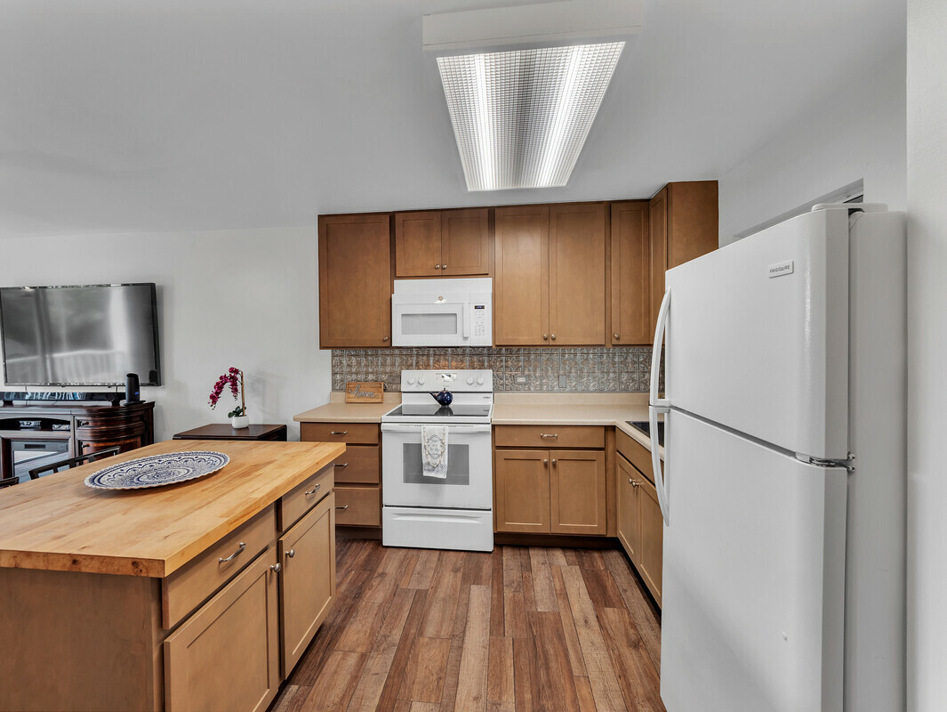 Property Photo: 75-5766 Kuakini Highway 101 HI 96740