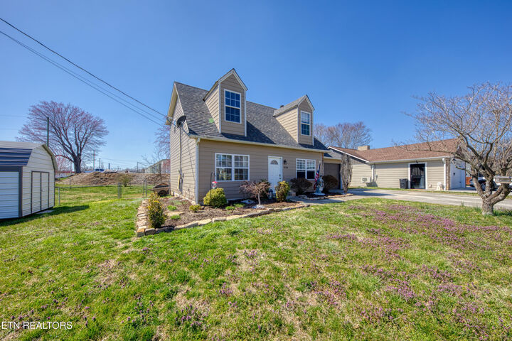Property Photo: 7624 Camden Rd TN 37849