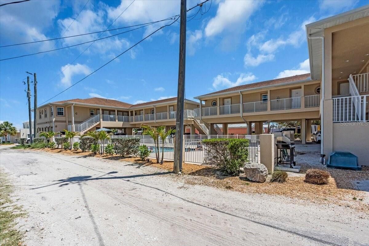 Property Photo: 2405 N Beach Road 4 FL 34223