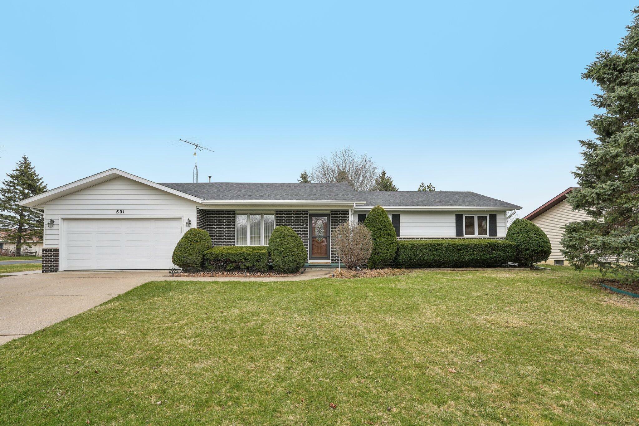 Property Photo: 601 Maple Crest Ln WI 53094