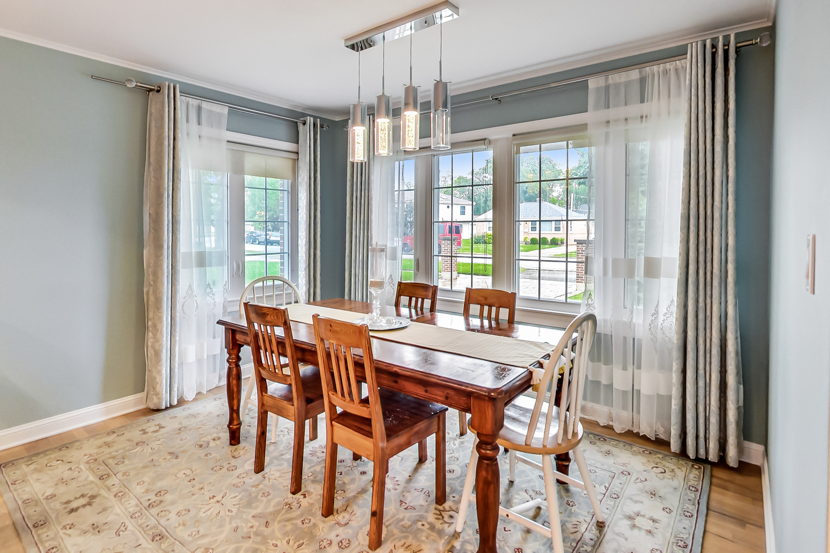 Property Photo: 2609 Eisenhower Drive IL 60018