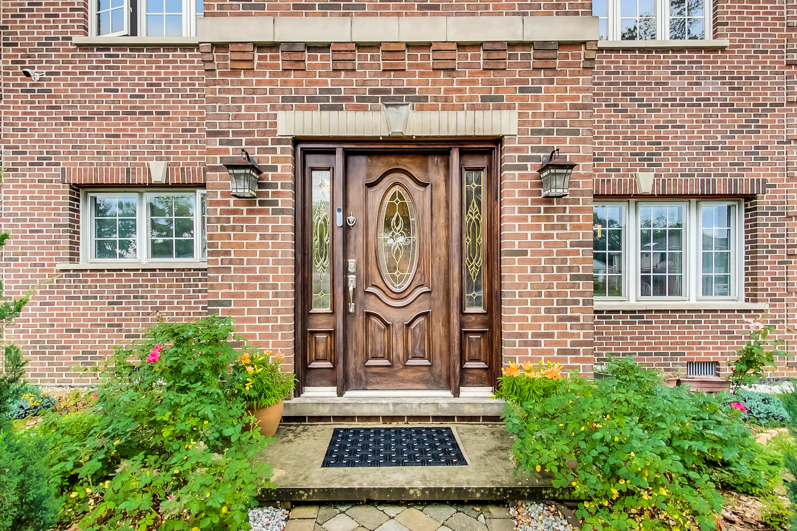 Property Photo: 2609 Eisenhower Drive IL 60018